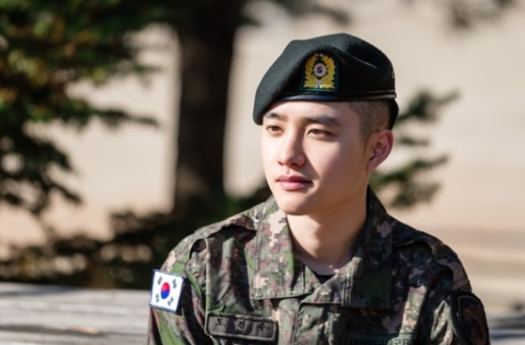 Recent Information EXO Sergeant D.O. Do Kyung-soo is proud to be discharged from the Military Manpower Administration. YouTube, Twitter, Instagram, Key Age, Academic School, Army Capital Mechanized Infantry Division