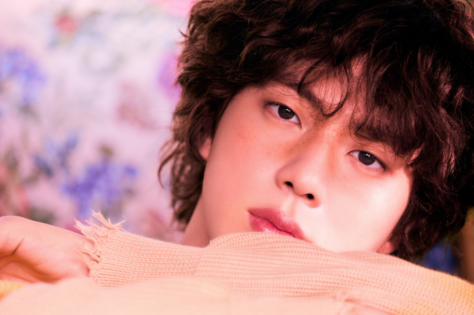 BTS Jin topped the Oricon Chart with his solo single “The Astronaut”!